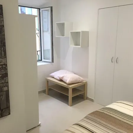 2 Pieces Climatise A Cote De La Rue Palmaro Menton