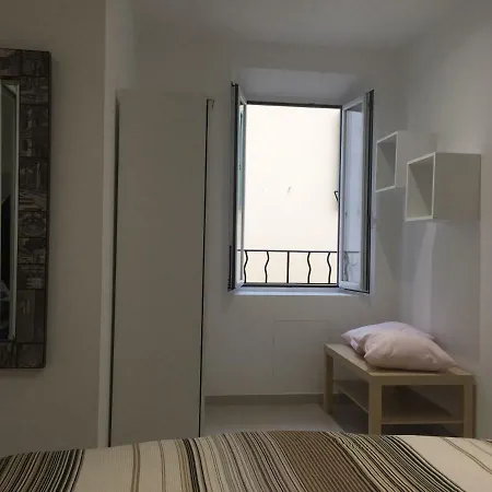 Deux Pièces Rue Piétonne Situation Idéale Mentone