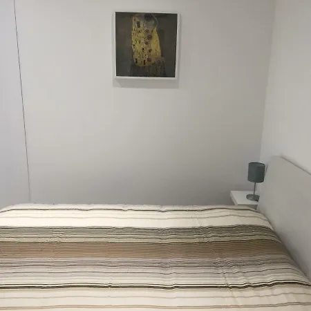 Deux Pièces Rue Piétonne Situation Idéale * Mentone