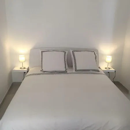 Apartment 2 Pieces Climatise A Cote De La Rue Palmaro *