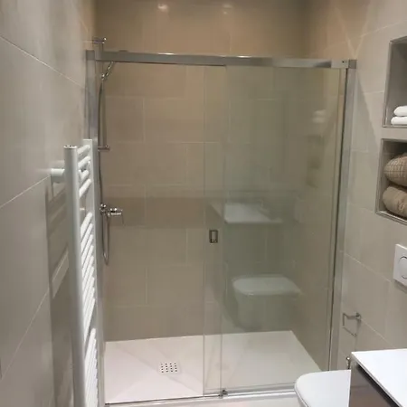 2 Pieces Climatise A Cote De La Rue Palmaro Menton