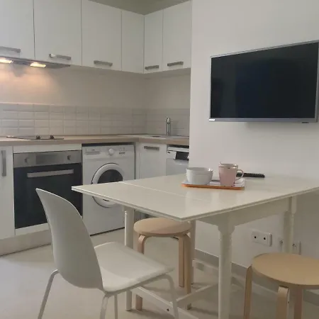 Apartment 2 Pieces Climatise A Cote De La Rue Palmaro