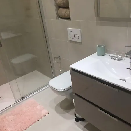 Apartment 2 Pieces Climatise A Cote De La Rue Palmaro *