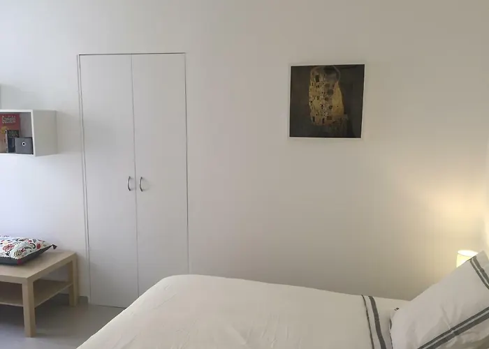 2 Pieces Climatise A Cote De La Rue Palmaro דירה