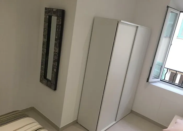 2 Pieces Climatise A Cote De La Rue Palmaro דירה