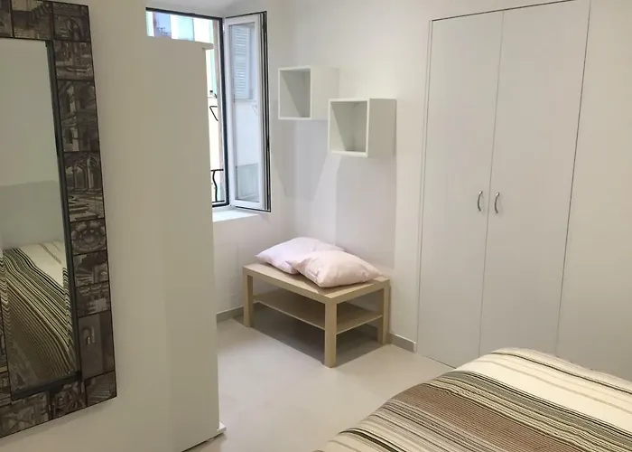 Deux Pièces Rue Piétonne Situation Idéale Menton