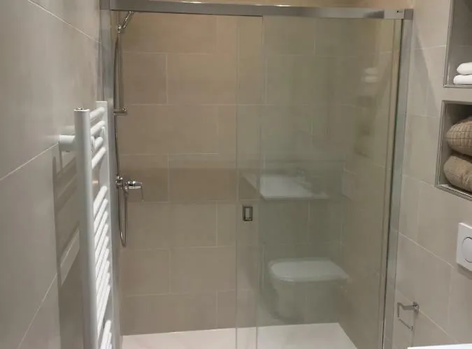 2 Pieces Climatise A Cote De La Rue Palmaro מנטון