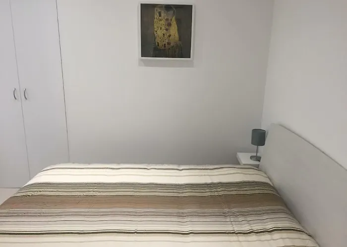 2 Pieces Climatise A Cote De La Rue Palmaro * Menton